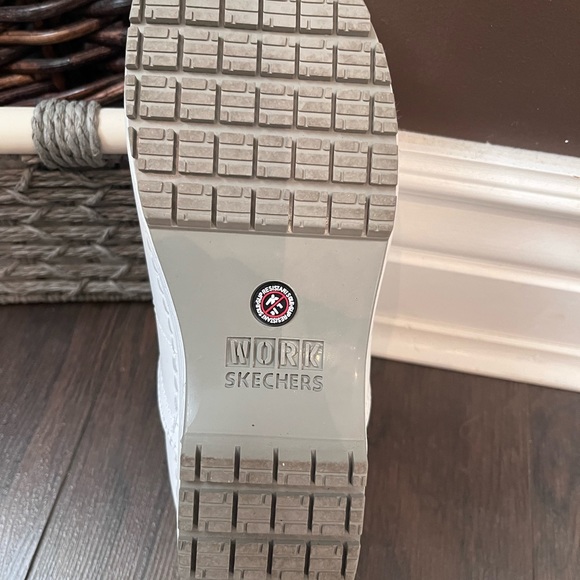 7 1/2 Sketchers slip resistant worn once ! Super cute and very comfortable . - Picture 4 of 4